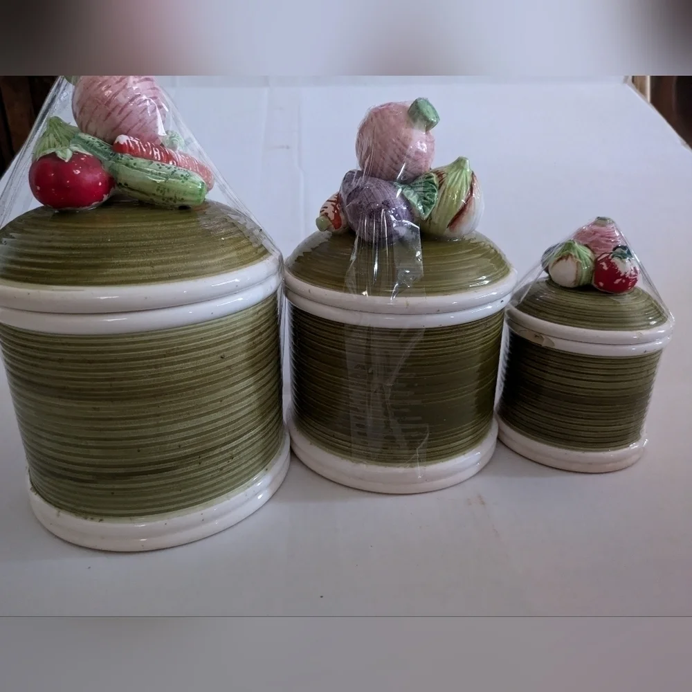 Garden Harvest RARE Find- Vintage 3 set jars cannisters with lids